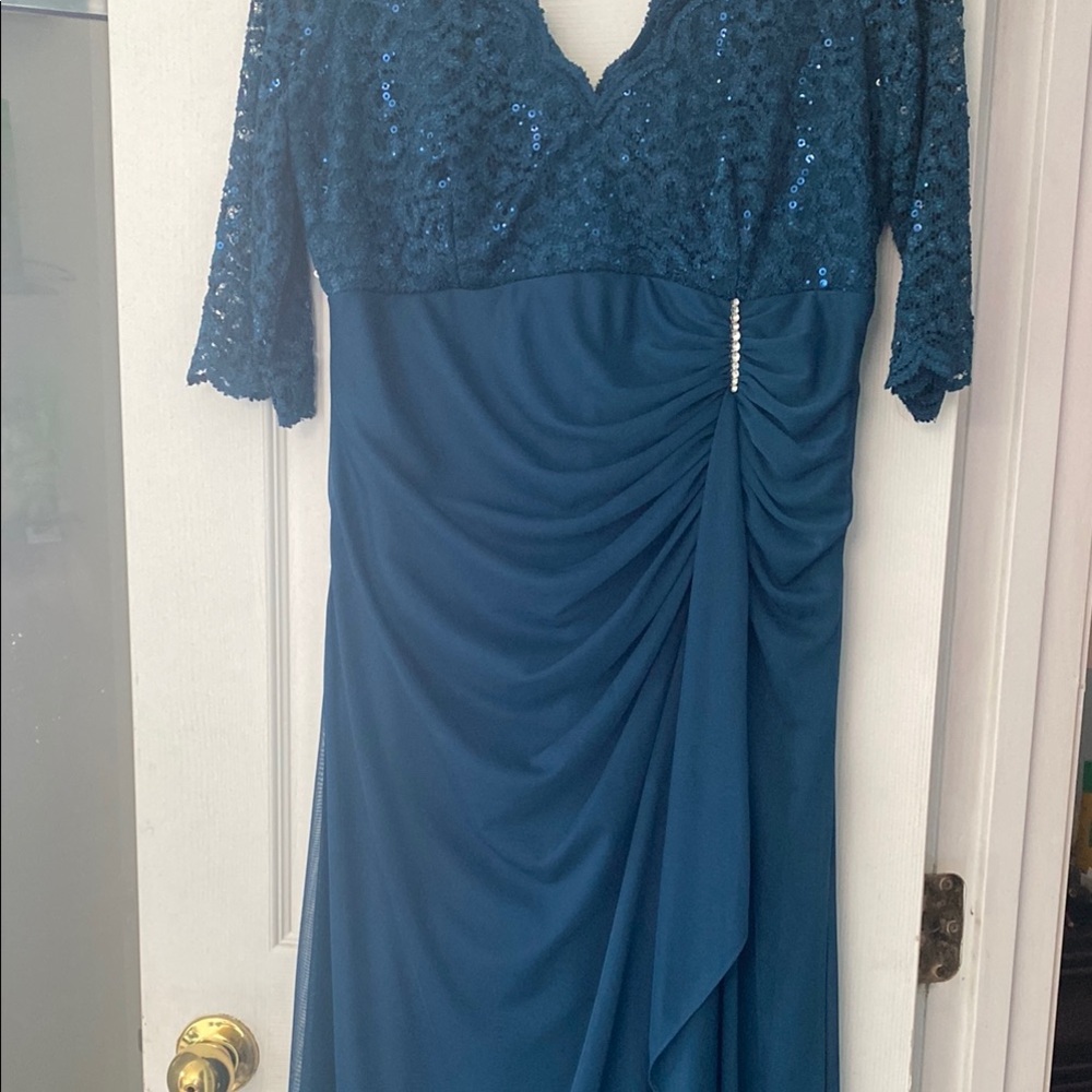 Elegant Teal Evening Dress